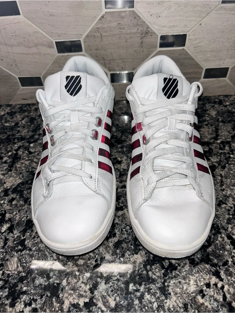 Women’s K-Swiss White Metallic Red/ pink Stripe Sneakers Size 10 Casual Shoes
